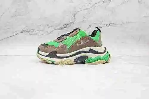 D30 | Soporte lanzamiento en tienda Versión OK Gris verde Balenciaga Triple S Fuente correcta Grosor