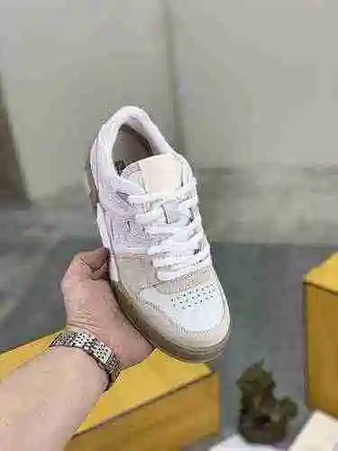 Código de estilo de pareja Fendi: 0510C20 Tamaño: 35-44