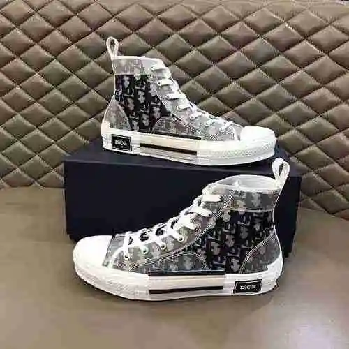 Código de pareja Dior: 0426B60 Talla: Mujer 36-39 Hombre 38-44