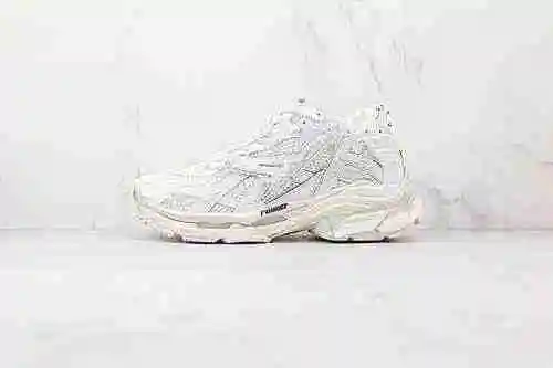 G30 | Soporte para tienda Balenciaga 7-generación 7.0 blanco El nuevo Balenciaga Runner 7.0 muestra 