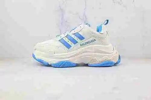 E00 | Balenciaga Triple S Balenciaga Q17