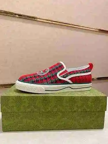 Código de pareja GUCCI: 0525B10 Talla: Mujer 34-39 (personalizable 40), Hombre 38-44 (personalizable