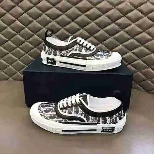 Código de pareja Dior: 0313B40 Talla: Mujer 35-39 (mujer 40 personalizada) Hombre 38-45 (46 personal