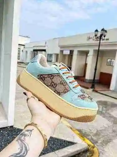 Código de pareja GUCCI: 0606C00 Talla: Mujer 35-41 Hombre 39-45.