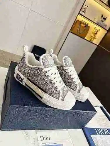 Código de estilo de pareja Dior: 0421C20 Talla: Mujer 35-40 Hombre 39-45