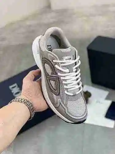 Código de pareja Dior: 0511B80 Talla: Mujer 35-40 Hombre 38-45 (Las tallas 46 y 47 de hombre son per