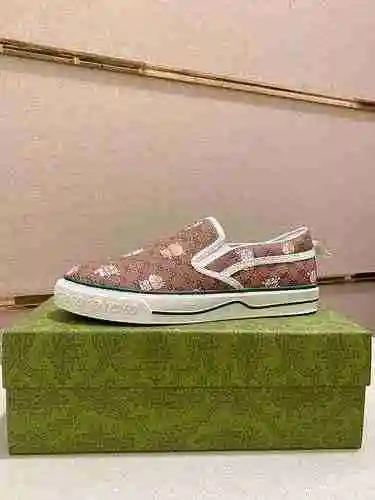 Código de pareja GUCCI: 0525B10 Talla: Mujer 34-39 (personalizable 40), Hombre 38-44 (personalizable
