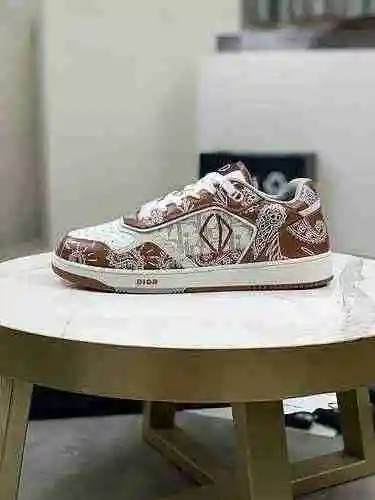 Código de pareja Dior: 0606D20 Talla: Mujer 35-40 Hombre 38-46 (Las tallas de hombre 38, 35, 46 son 