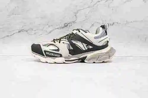 E50 | Apoyo a tienda Balenciaga Track, tercera generación del concepto outdoor de Balenciaga, tercer