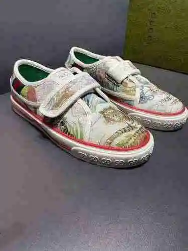 Gucci * Código de estilo de pareja: 0610B40 Talla: Mujer 35/40 Hombre 38/44