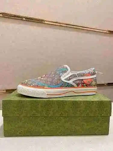 Código de pareja GUCCI: 0525B10 Talla: Mujer 34-39 (personalizable 40), Hombre 38-44 (personalizable