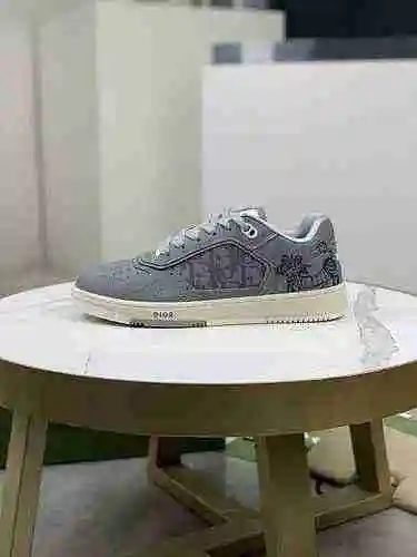 Código de pareja Dior: 0606D20 Talla: Mujer 35-40 Hombre 38-46 (Las tallas de hombre 38, 35, 46 son 