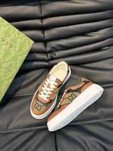 Código de pareja GUCCI: 0702B50 Talla: Mujer 35/40 (34 personalizada) Hombre 38/44 (45 personalizada