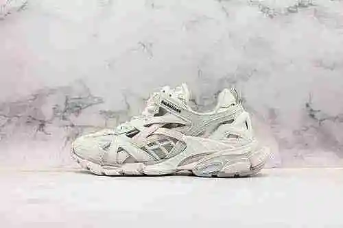 G00 | Soporte para tienda Balenciaga Track 4.0 de cuarta generación de Balenciaga como continuación 