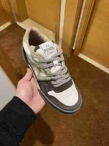 Código de estilo de pareja Fendi: 0305C20 Tamaño: Mujer 35-40, Hombre 39-45