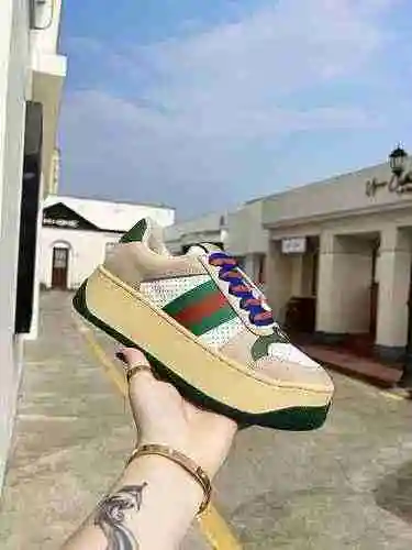 Código de pareja GUCCI: 0606C00 Talla: Mujer 35-41 Hombre 39-45.