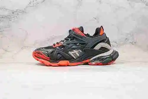 G00 | Apoya el lanzamiento de la segunda tienda de Balenciaga Track 4.0 en negro y rojo para la cuar