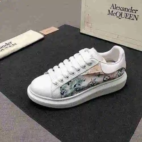 1628310 McQueen Pareja Popular Casual Y35-44