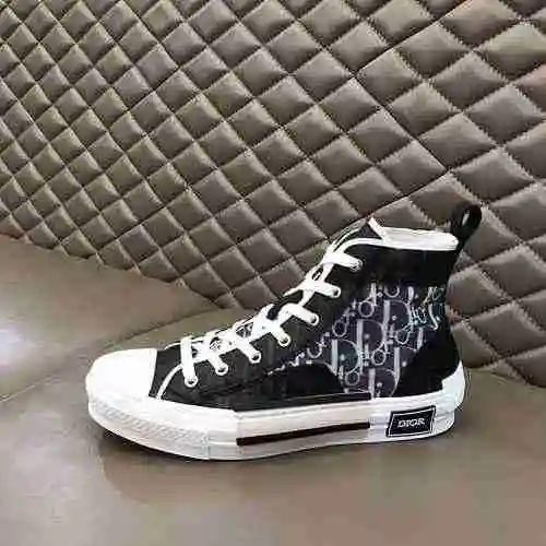 Código de pareja Dior: 0426B60 Talla: Mujer 36-39 Hombre 38-44