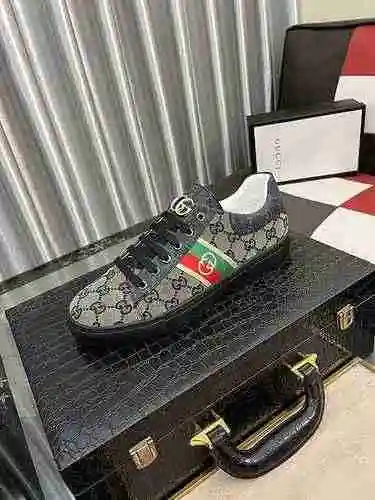 Código de zapato de hombre GUCCI: 0528B30 Talla: 38-44