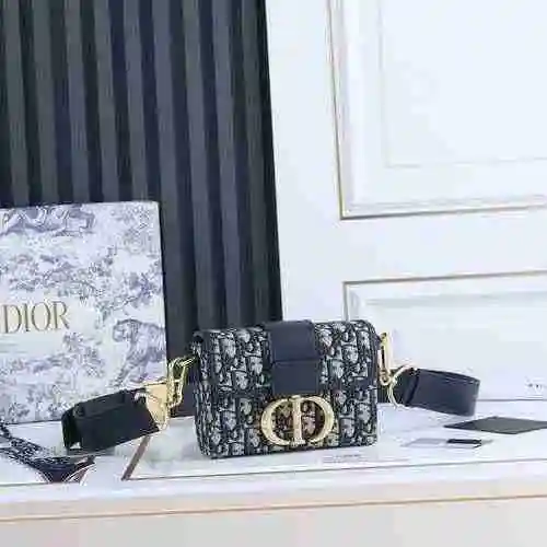 El bolso cruzado está hecho de piel de vaca original importada, con una bolsa de regalo de entrega d