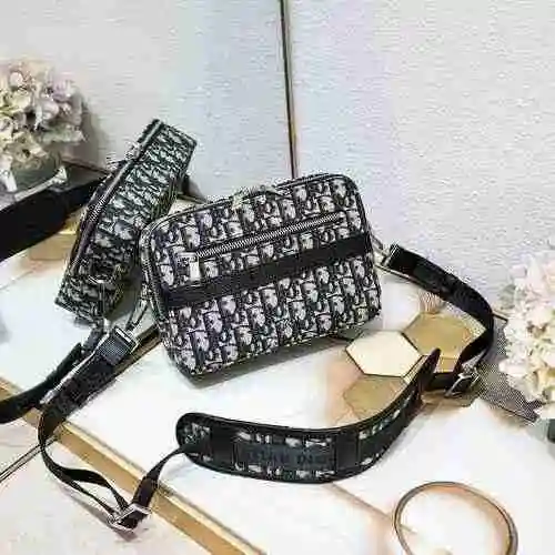 El bolso para cámara exclusivo para hombres está hecho de cuero original importado de primer nivel y