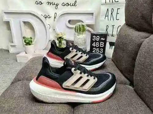 The Adidas Ultra Boost 2022 series, featuring a 253D true explosion with a half size UB popcorn fron