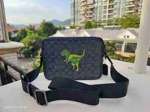 El bolso para cámara exclusivo para hombres está hecho de una bolsa de regalo de entrega de alta cal