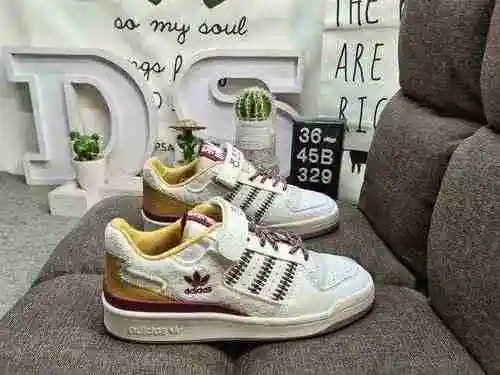 329DAdidas Forum 84 Zapatillas casual de moda, versátiles y de corte bajo. Basado en la apariencia d