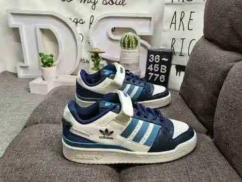 776DAdidas Forum 84 Zapatillas casual de moda, versátiles y de corte bajo. Basado en la apariencia d