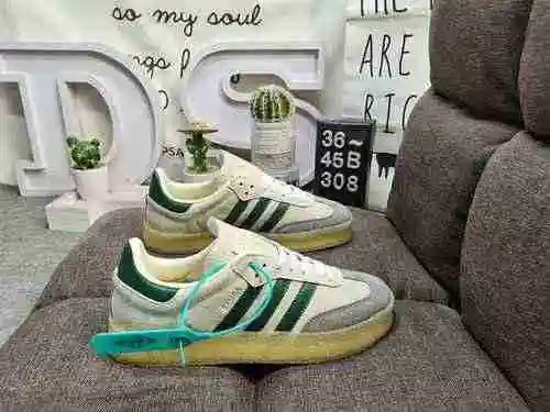 Los zapatos 308D para hombres y mujeres están fabricados en un sistema genuino de tamaño medio, con 