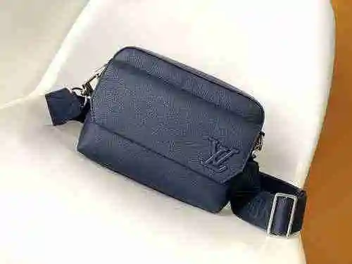 El bolso de mensajería exclusivo para hombres está hecho de cuero original importado de primer nivel