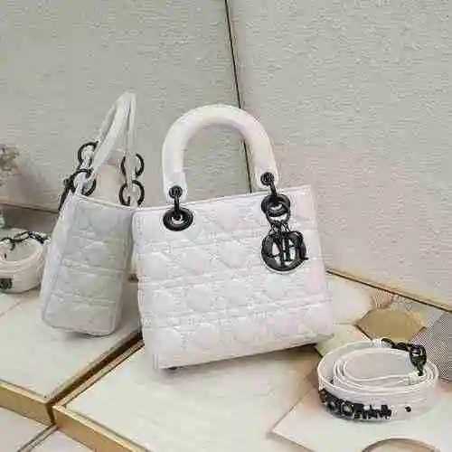 El bolso adopta piel de vaca original importada y una bolsa de regalo de entrega de alta calidad. Ta