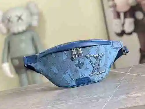 El bolso de pecho exclusivo para hombres está hecho de material de lona importado de primer nivel y 
