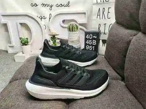 The 951D truly explosive Adidas Ultra Boost 2022 series with a half size UB popcorn front and back r
