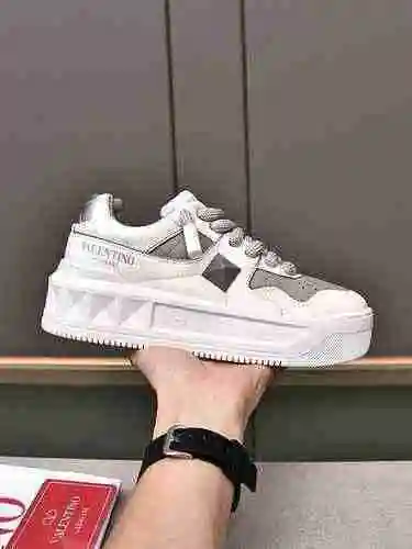 Valentino Pareja Código: 0704C80 Talla: Mujer 35-40, Hombre 38-44 (personalizado para 45 46)
