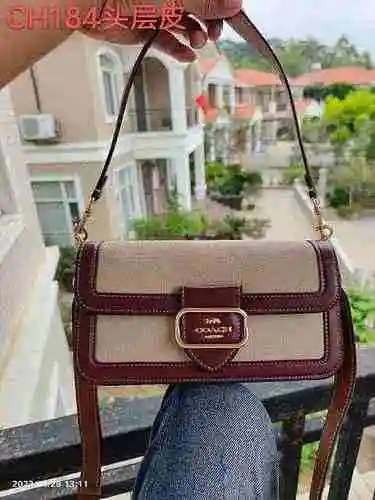 El bolso cruzado está hecho de piel de vaca original importada, con una bolsa de regalo de entrega d