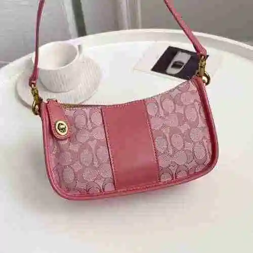 La bolsa para las axilas está hecha de piel de vaca original importada, con una bolsa de regalo de e