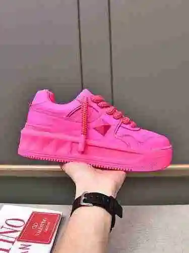 Valentino Pareja Código: 0704C80 Talla: Mujer 35-40, Hombre 38-44 (personalizado para 45 46)