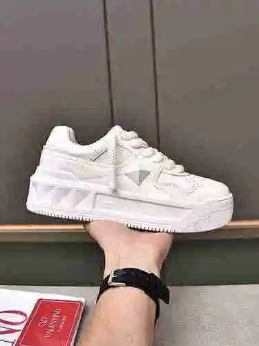 Valentino Pareja Código: 0704C80 Talla: Mujer 35-40, Hombre 38-44 (personalizado para 45 46)