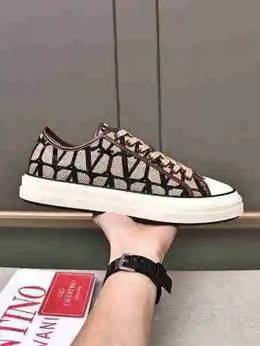 Valentino Pareja Código: 0704C30 Talla: Mujer 35-39, Hombre 38-44 (personalizado para 45)