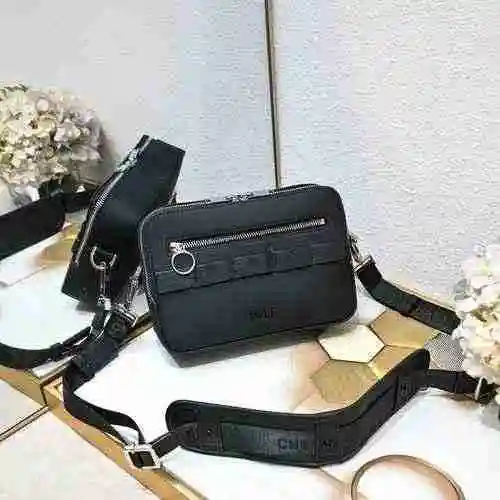 El bolso para cámara exclusivo para hombres está hecho de cuero original importado de primer nivel y