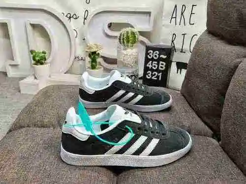 321D adopts a combination of soft fiber cow cut leather and imported mercerized pig leather upper ma