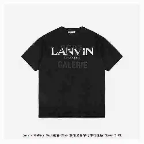 Manga corta con estampado de letras en blanco y negro con la marca Lanv x Gallery Dept Co. Marca 21s