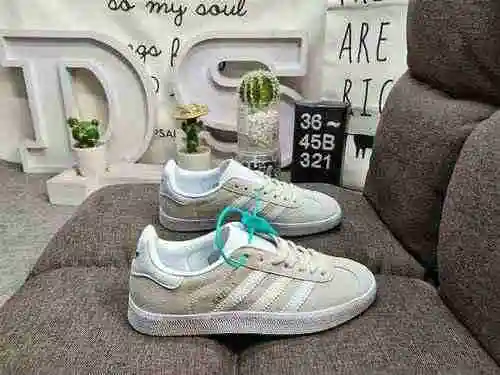 321D adopts a combination of soft fiber cow cut leather and imported mercerized pig leather upper ma