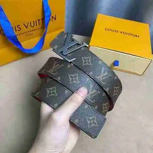 Auténtica hebilla de acero de fundición integrada.