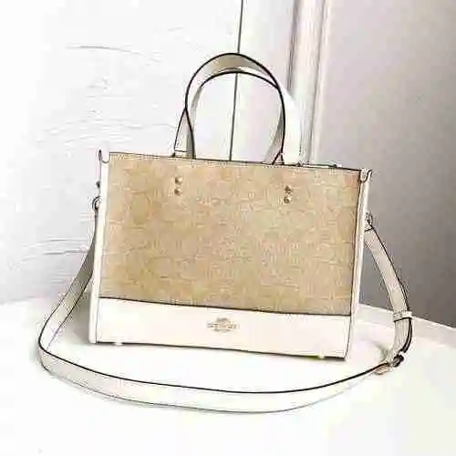 El bolso está hecho de piel de vaca original importada, con una bolsa de regalo de entrega de alta c