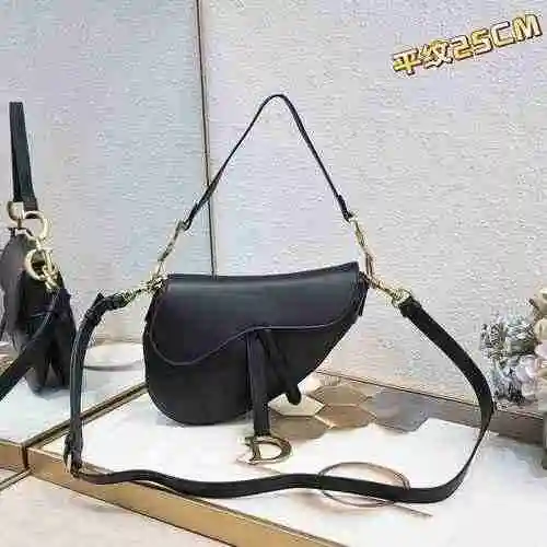 La alforja está hecha de piel de vaca original importada, con una bolsa de regalo de entrega de alta