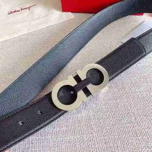 Capa superior de cuero de vaca con hardware de alta calidad disponible a doble cara