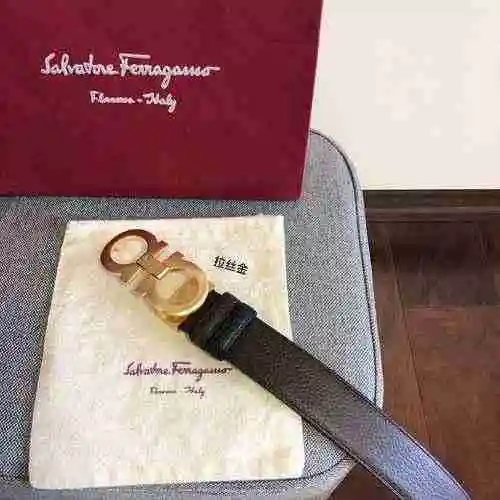 Cinturón de piel de vacuno con estampado de lichi y capa superior de doble cara